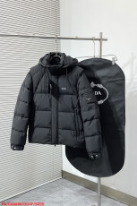 プラダ服 PRADA 2025新作 ダウンジャケット