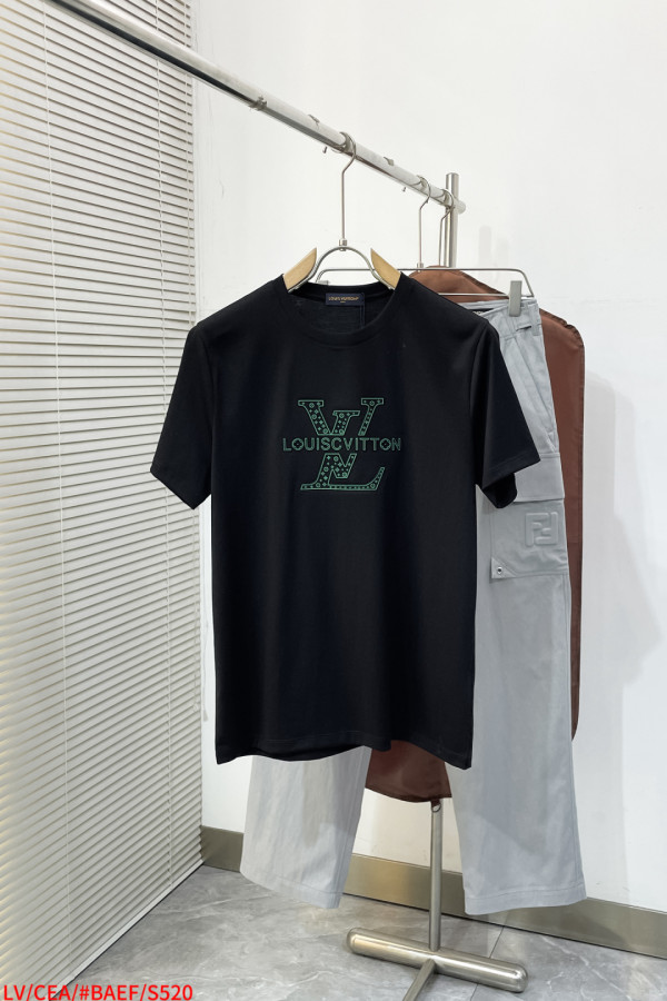 ルイヴィトン服 LOUIS VUITTON 2026新作 Tシャツ