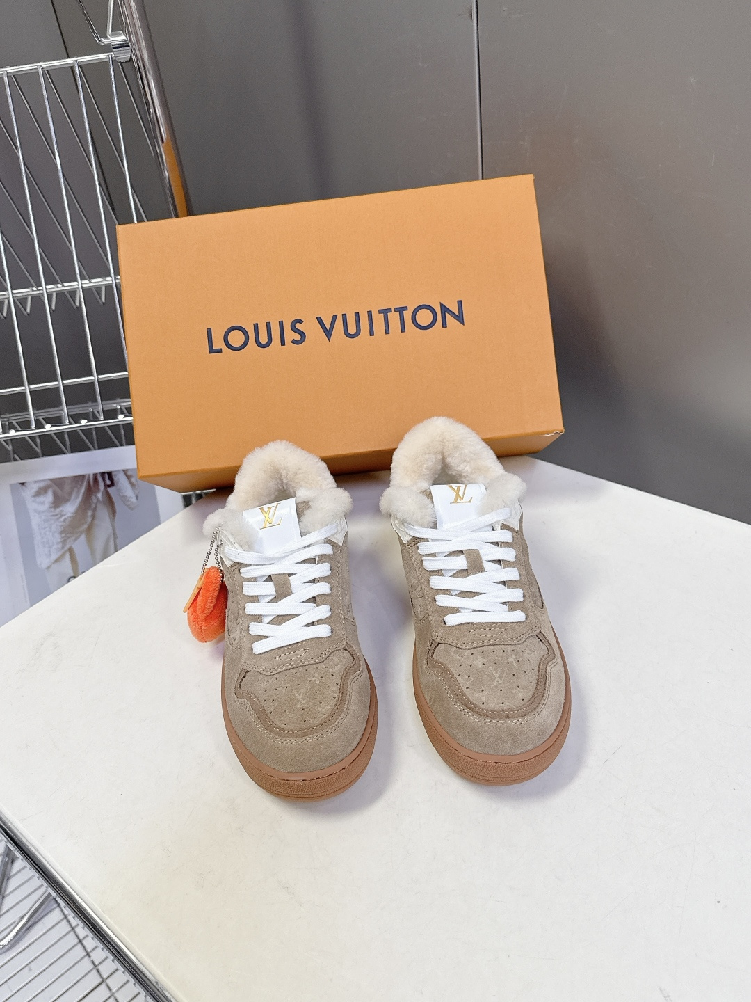 ルイヴィトン靴 LOUIS VUITTON 2026新作 トレーナーシューズ