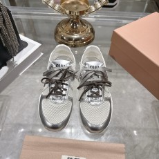 ミュウミュウ靴 Miu Miu 2026新作 トレーナーシューズ