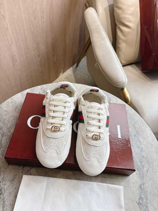 ミュウミュウ靴 Miu Miu 2026新作 スニーカー