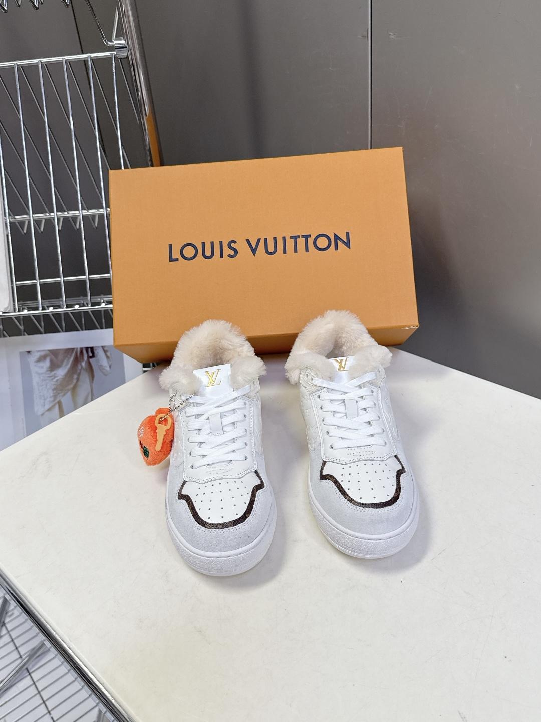 ルイヴィトン靴 LOUIS VUITTON 2026新作 トレーナーシューズ