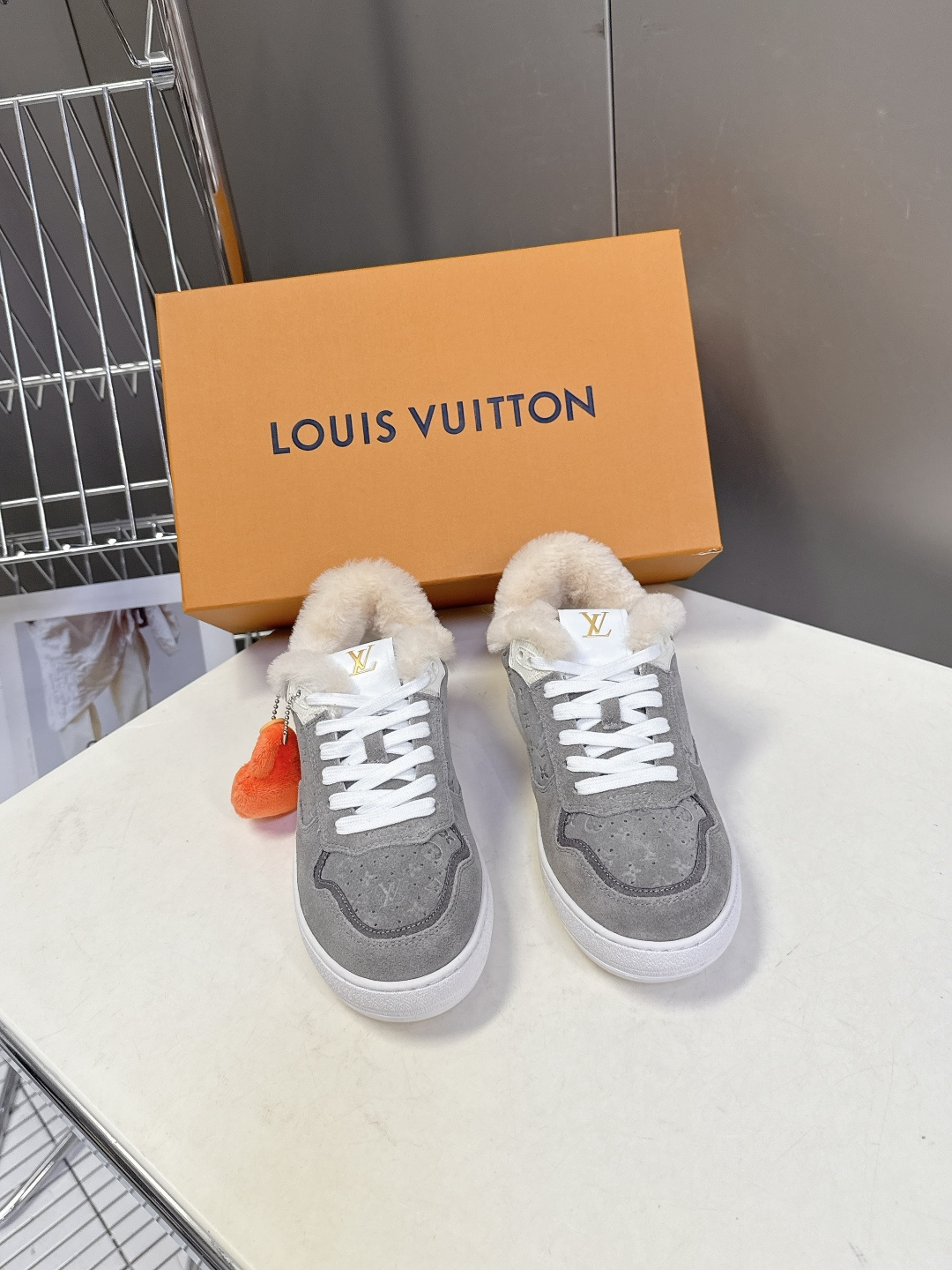 ルイヴィトン靴 LOUIS VUITTON 2026新作 トレーナーシューズ