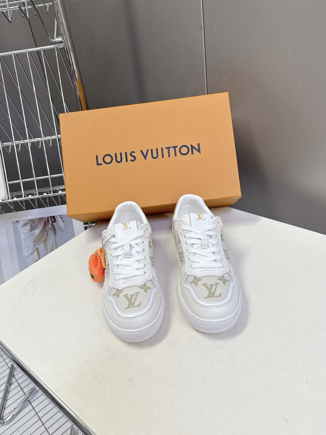 ルイヴィトン靴 LOUIS VUITTON 2026新作 トレーナーシューズ