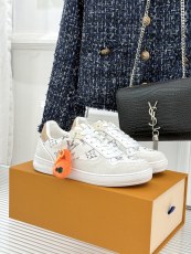 ルイヴィトン靴 LOUIS VUITTON 2026新作 スニーカー