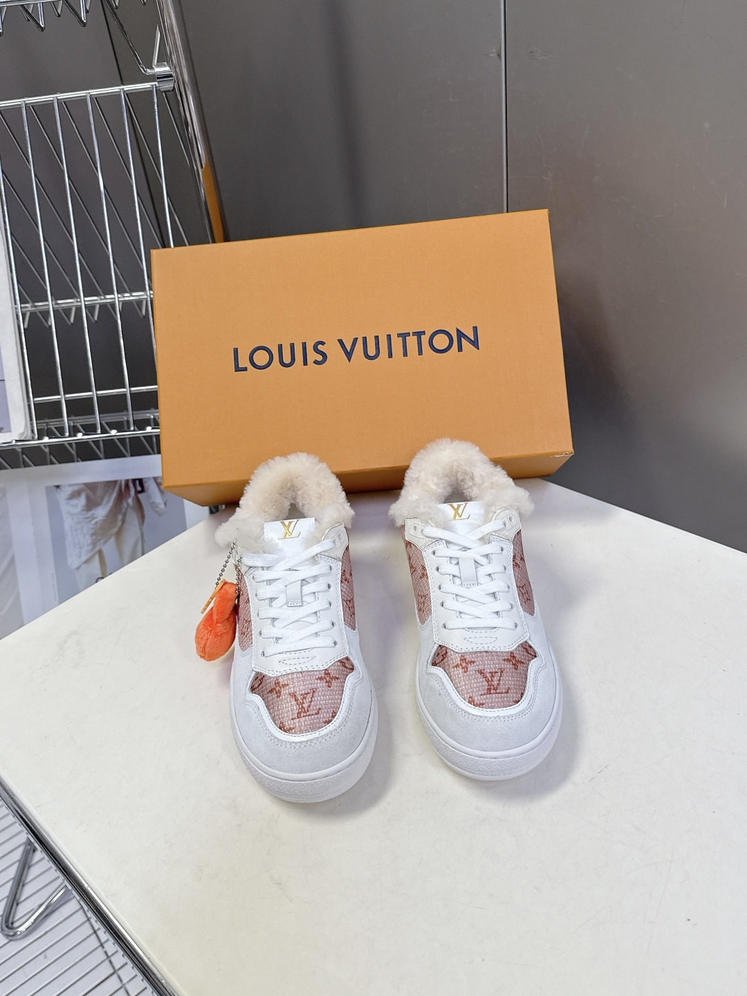 ルイヴィトン靴 LOUIS VUITTON 2026新作 トレーナーシューズ