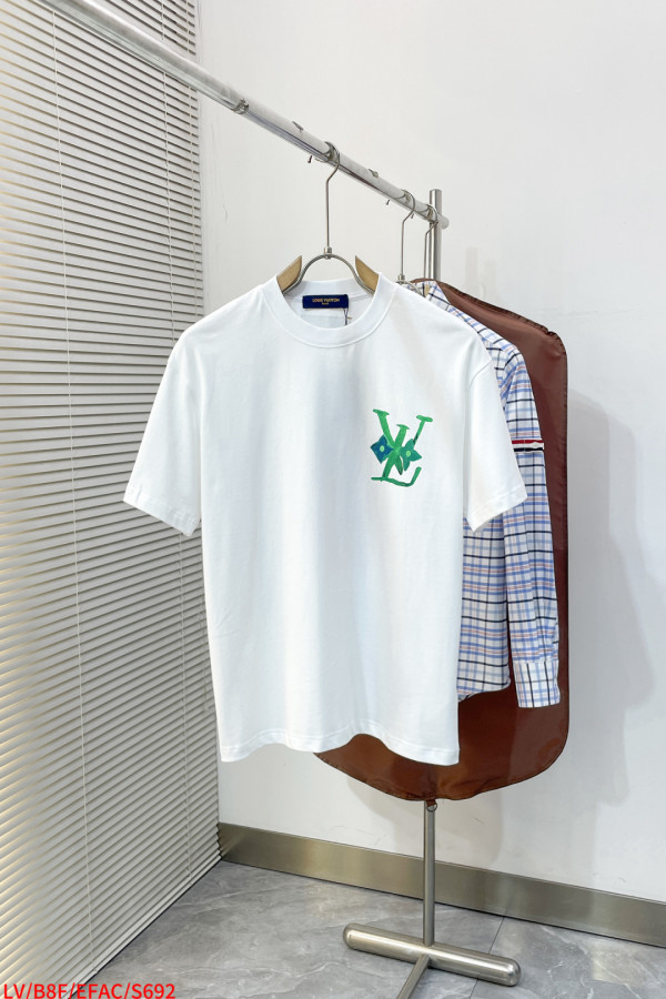 ルイヴィトン服 LOUIS VUITTON 2026新作 Tシャツ