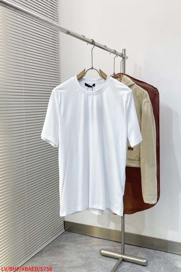 ルイヴィトン服 LOUIS VUITTON 2026新作 Tシャツ