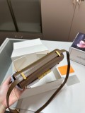 サンローランバッグ Yves Saint Laurent 2026新作 スリングバッグ