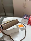 サンローランバッグ Yves Saint Laurent 2026新作 スリングバッグ