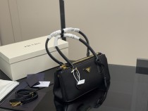 プラダバッグ PRADA 2026新作 ショルダーバッグ