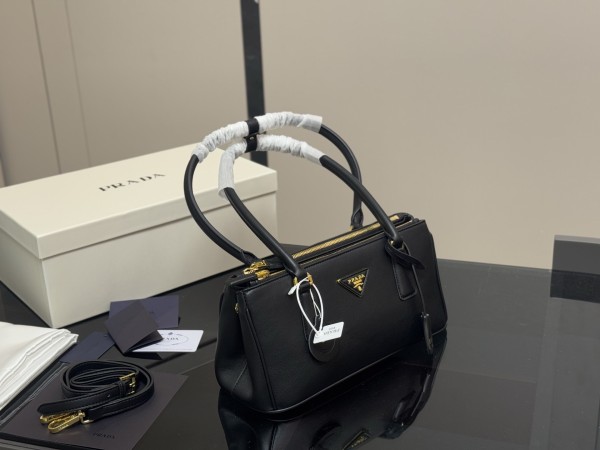 プラダバッグ PRADA 2026新作 ショルダーバッグ