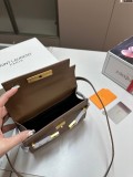 サンローランバッグ Yves Saint Laurent 2026新作 スリングバッグ