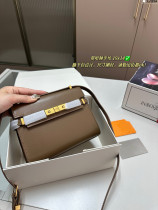 サンローランバッグ Yves Saint Laurent 2026新作 スリングバッグ