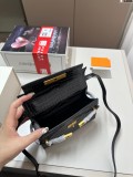 サンローランバッグ Yves Saint Laurent 2026新作 スリングバッグ