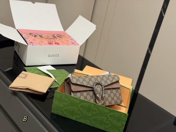 グッチバッグ GUCCI 2026新作 スリングバッグ