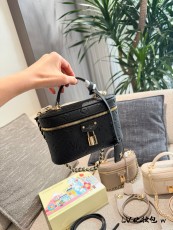 ルイヴィトンバッグ LOUIS VUITTON 2026新作 化粧ポーチ