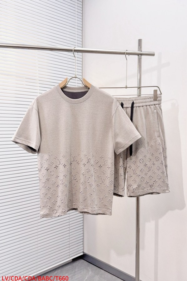 ルイヴィトン服 LOUIS VUITTON 2026新作 Tシャツ