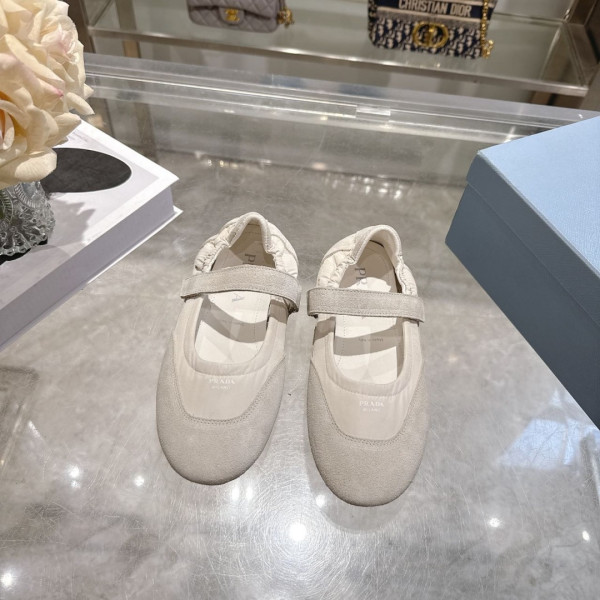 プラダ靴 PRADA 2026新作 カジュアルシューズ