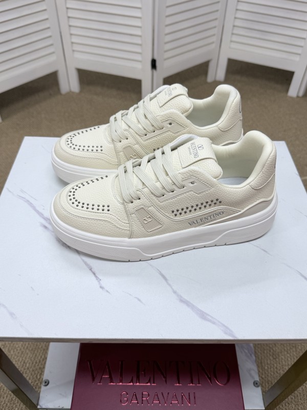 ヴァレンティノ靴VALENTINO 2026新作 カジュアルシューズ