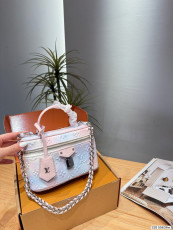 ルイヴィトンバッグ LOUIS VUITTON 2026新作 化粧ポーチ