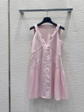 ルイヴィトン服 LOUIS VUITTON 2026新作 ワンピース