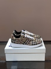 バーバリー靴 BURBERRY 2026新作 スニーカー