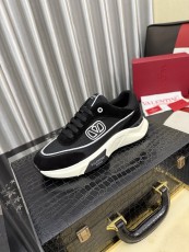 ヴァレンティノ靴 VALENTINO 2026新作 スニーカー