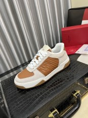ヴァレンティノ靴 VALENTINO 2026新作 カジュアルシューズ
