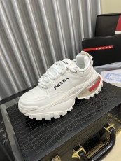 プラダ靴 PRADA 2026新作 カジュアルシューズ