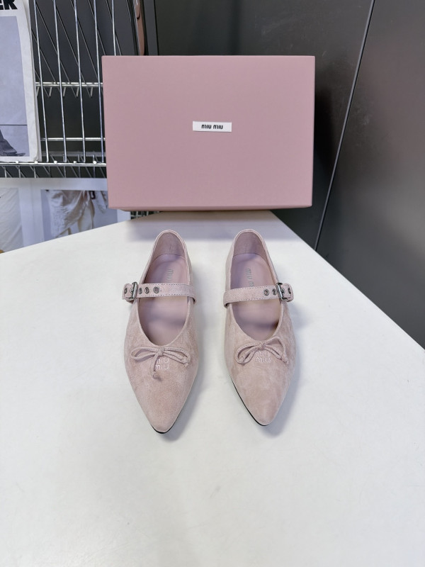 ミュウミュウ靴 Miu Miu 2026新作 カジュアルシューズ