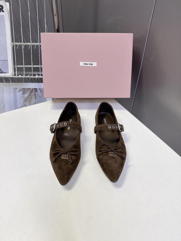 ミュウミュウ靴 Miu Miu 2026新作 カジュアルシューズ