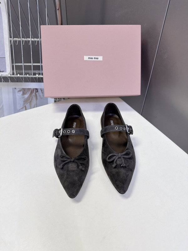 ミュウミュウ靴 Miu Miu 2026新作 カジュアルシューズ
