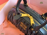 ミュウミュウバッグ Miu Miu 2026新作 ハンドバッグ