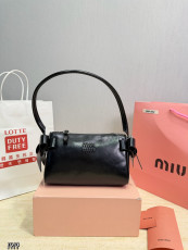 ミュウミュウバッグ Miu Miu 2026新作 ショルダーバッグ