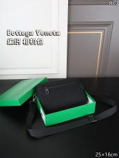 ボッテガヴェネタバッグ BOTTEGA VENETA 2026新作 スリングバッグ
