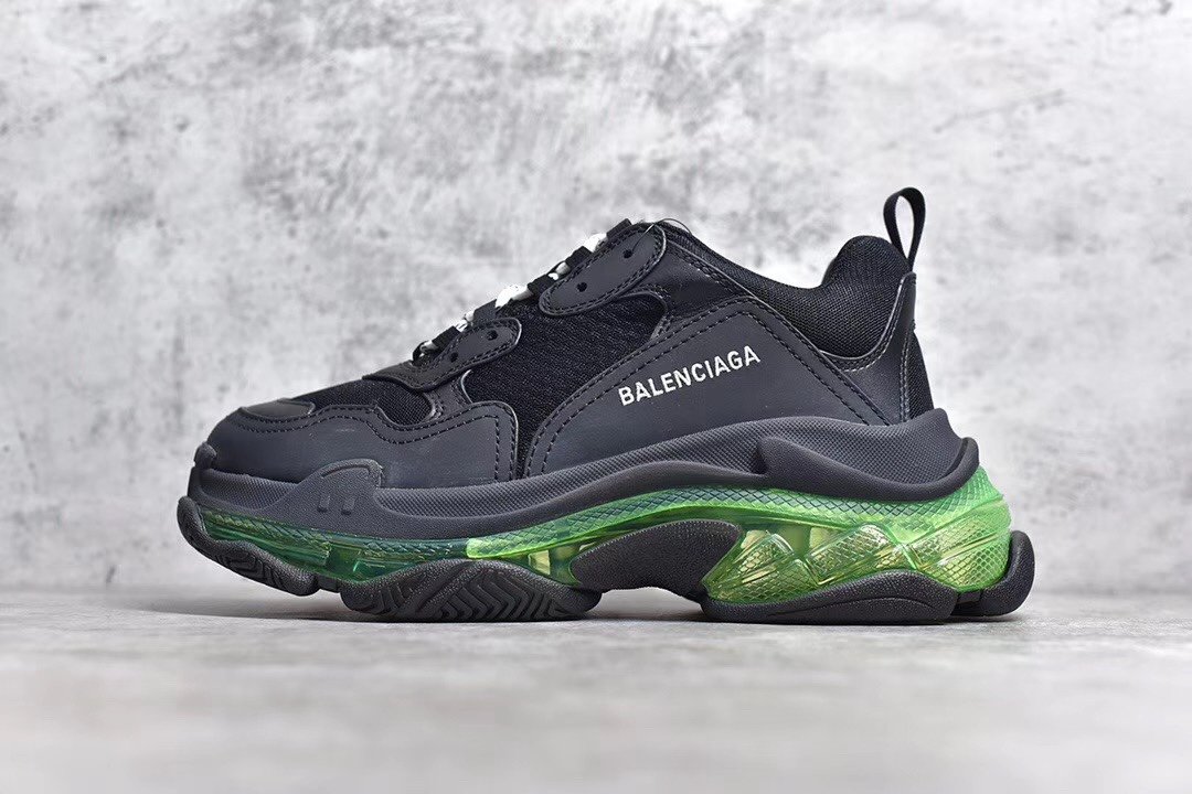 Green black's. Balenciaga Triple s Black Green. Баленсиаги черно зеленые.