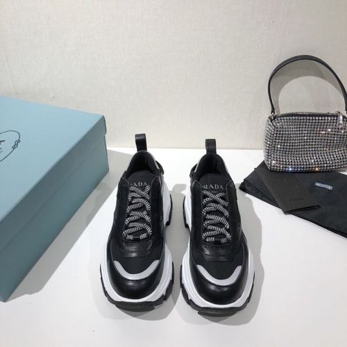 Prada Women's Fashion Sneakers Black/white