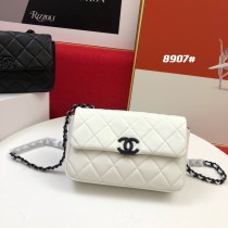 New Chanel Simple Retro Chain Messenger Bag Size: 21x12x7cm