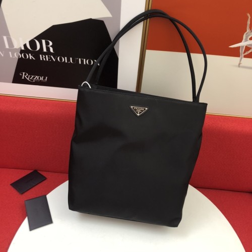 New Prada Used Nylon Bag Size:28X31cm