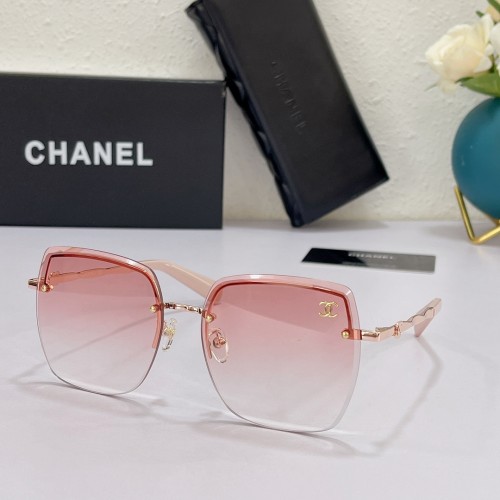 Chanel Logo Simple and Fashionable Sunglasses