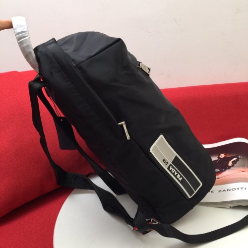 Prada Men's Waterproof Zipper Backpack Size: 31*38*15cm