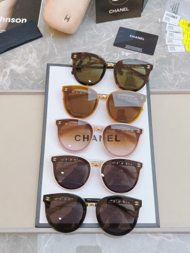 Chanel Temperament Fashion Logo Sunglasses Size: 64 16-145