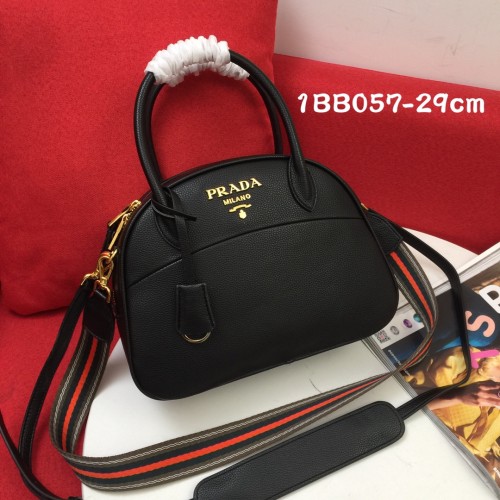Prada Fashion Messenger Shoulder Bag Handbag Size: 22*29*9.5CM
