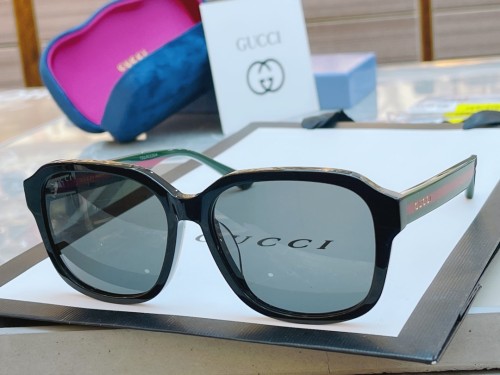 Gucci GG0929SA Classic Tri Color Temple Sunglasses Size:57口16-145