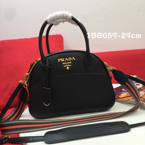 Prada Fashion Messenger Shoulder Bag Handbag Size: 22*29*9.5CM