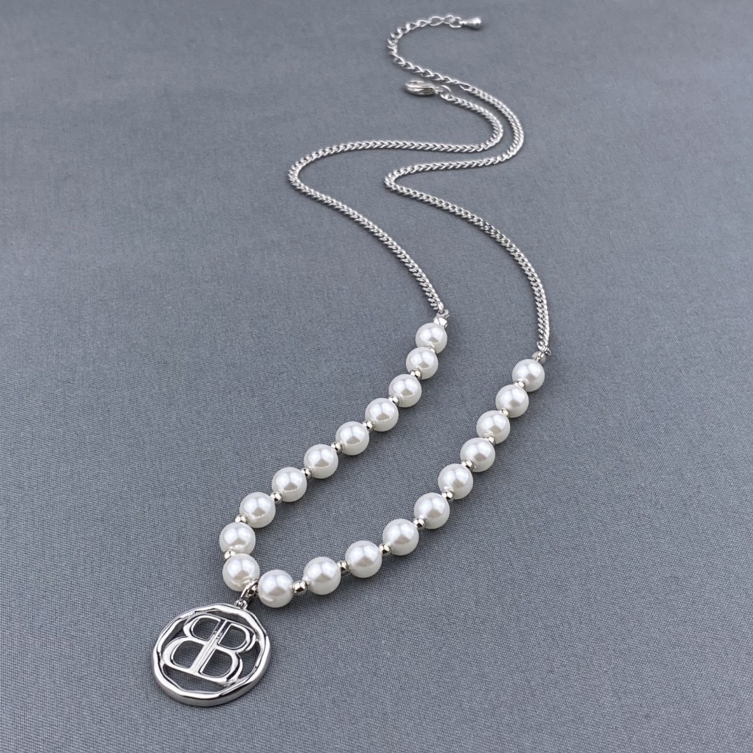 Balenciaga Fashion Pearl Necklace