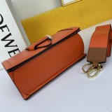 Loewe Classic Triangle Lock Crossbody Bag Sizes：24.5*15*8cm