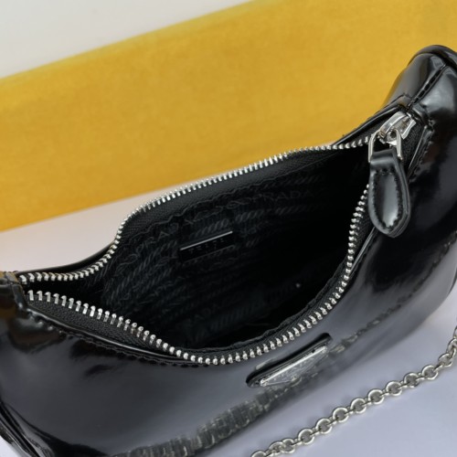 Prada 3 in 1 Pearly Leather Chain Diagonal Bag Sizes: 6.5X22cm