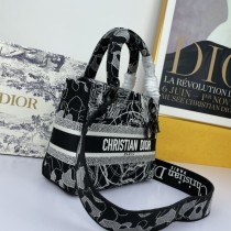 Dior Lady D Embroidered Logo Diagonal Bag Tote Sizes： 24*20*11cm